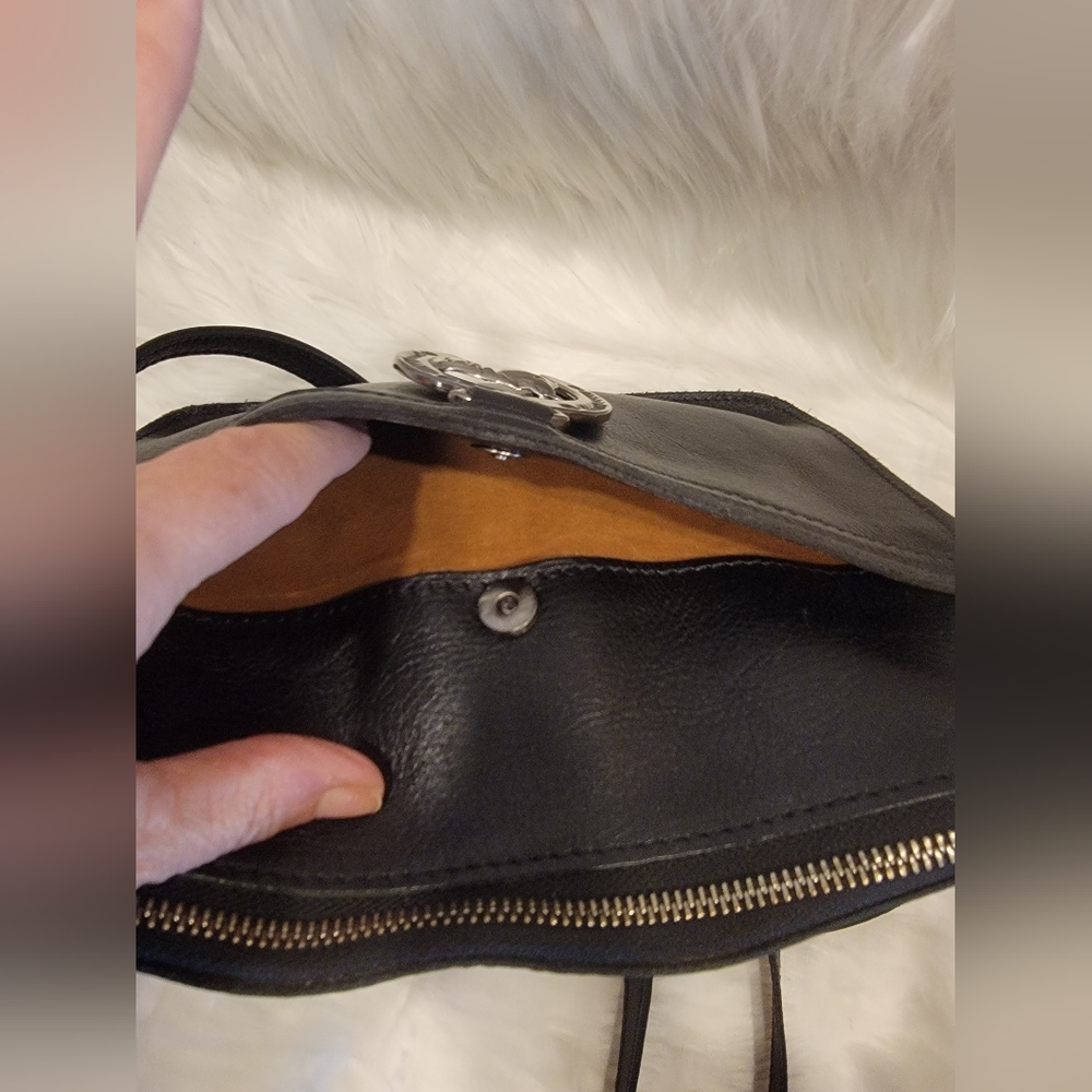 Patricia Nash Heritage Horseshoe Medallion Nazaire Leather Crossbody Black 🖤 🐴 - Picture 9 of 15